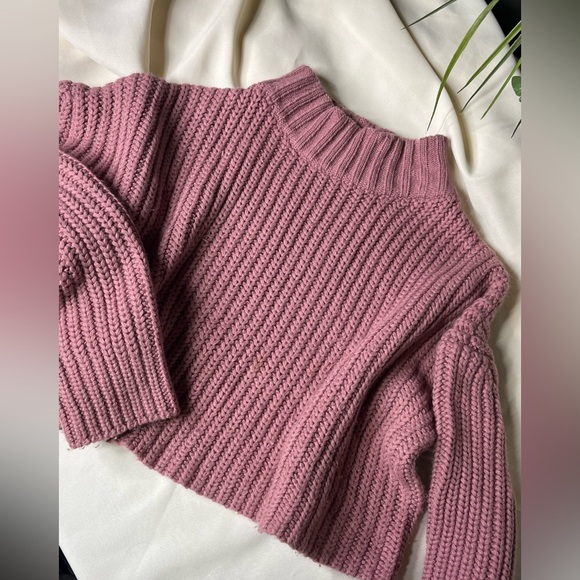 FashionNova Cropped Oversized Turtleneck Sweater - Picture 6 of 6